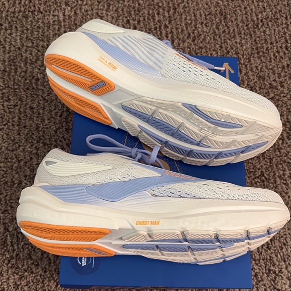 NIB Brooks ghost max 3 WMNS 9.5M - Picture 3 of 6